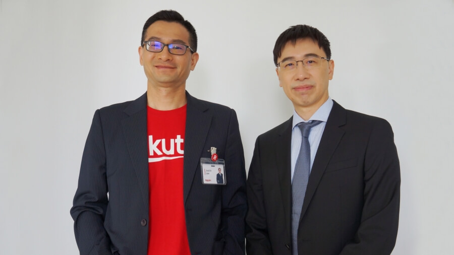 台灣樂天財務長李志興(左)與視宇股份有限公司董事長郭雨新(右)合影